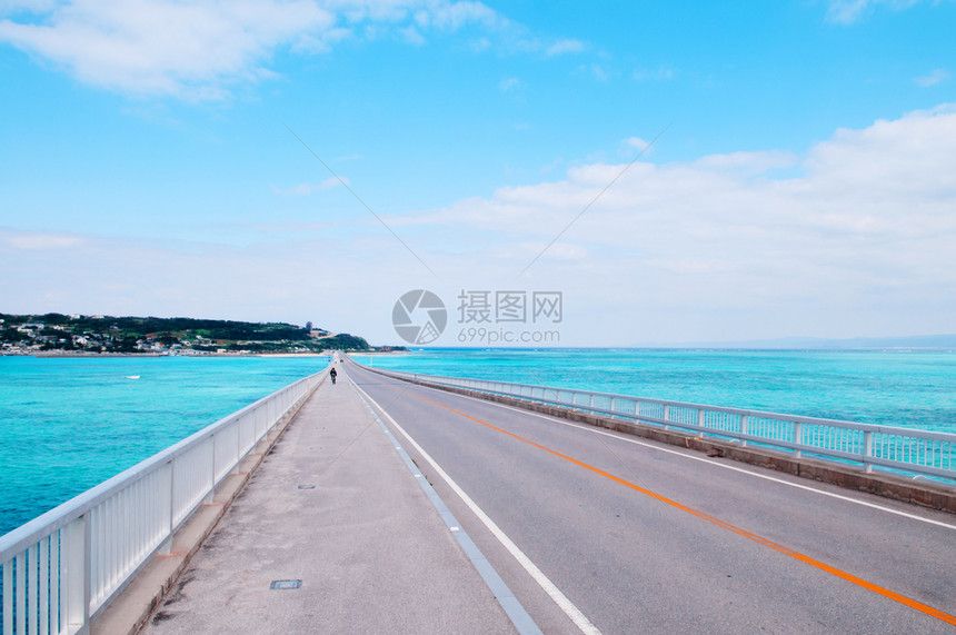 考里桥横跨土库伊斯蓝海图片