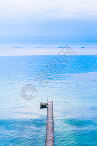 木桥制码头从高角射入大海萨穆伊岛泰王国高清图片
