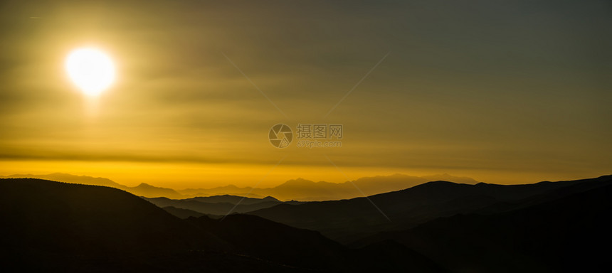 山顶上的日出图片