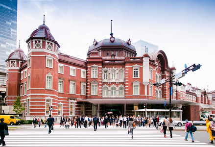 位于日本最繁忙的火车站东京旧楼前门入口建筑学高清图片素材