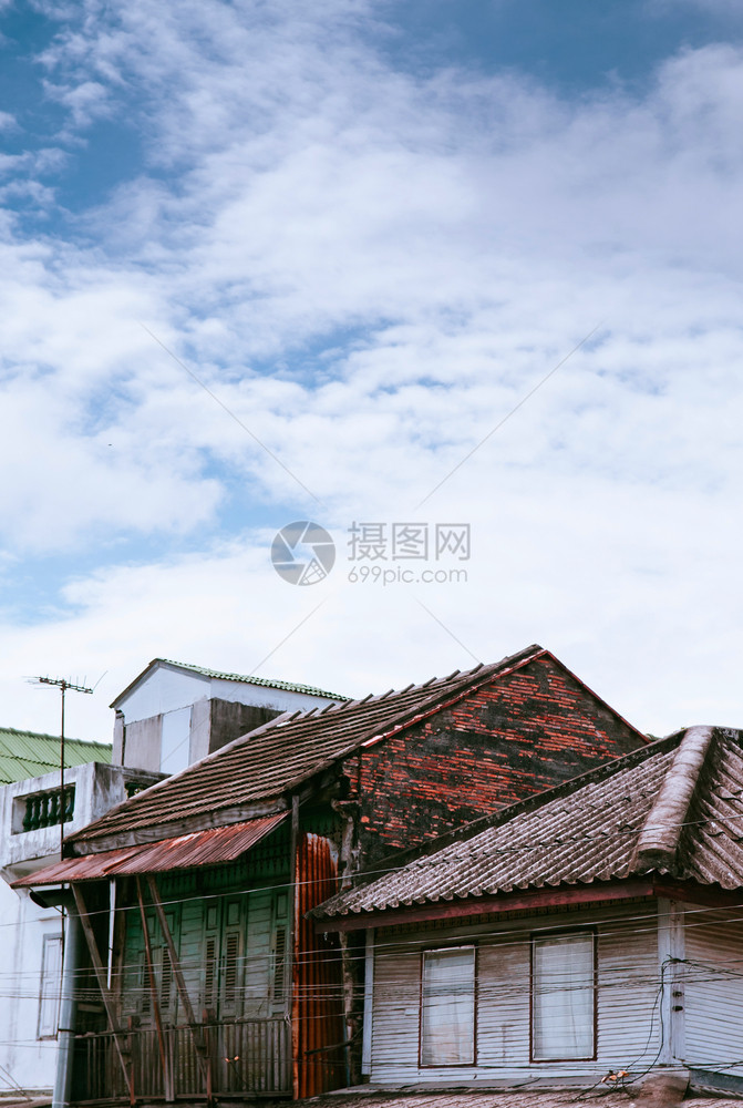 thailnd的sogkhlatind旧的土木建筑夏天在songkhlagm街著名历史区用砖墙建起图片