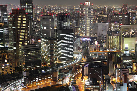 夜景中日本城市背景图片