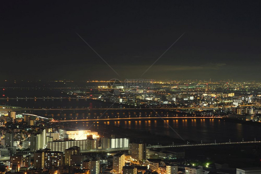 夜景中日本城市的osak图片