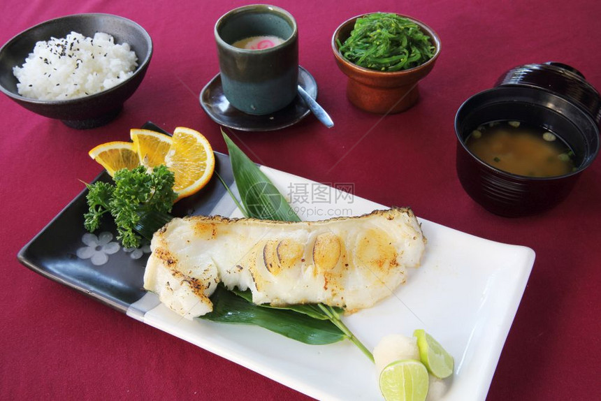 日本风格烧烤黑鳕鱼图片