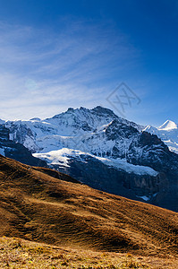 狮峰龙井Swisalp山丘的全景从Kydfrau地区的Eiegrltschr到远谷背景