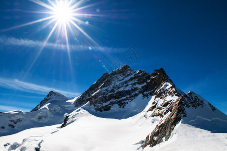 从瑞士欧洲最顶端的jungfrajoch的山脊峰景色图片