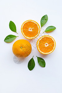 白色背景有叶子的新鲜柑橘水果切片图片
