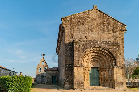 在Portugal以北的PontedaBrc的bunteBarc中曾被确定为奴隶的修道院在世纪末建立起来就像对神殿的赞扬一样背景图片