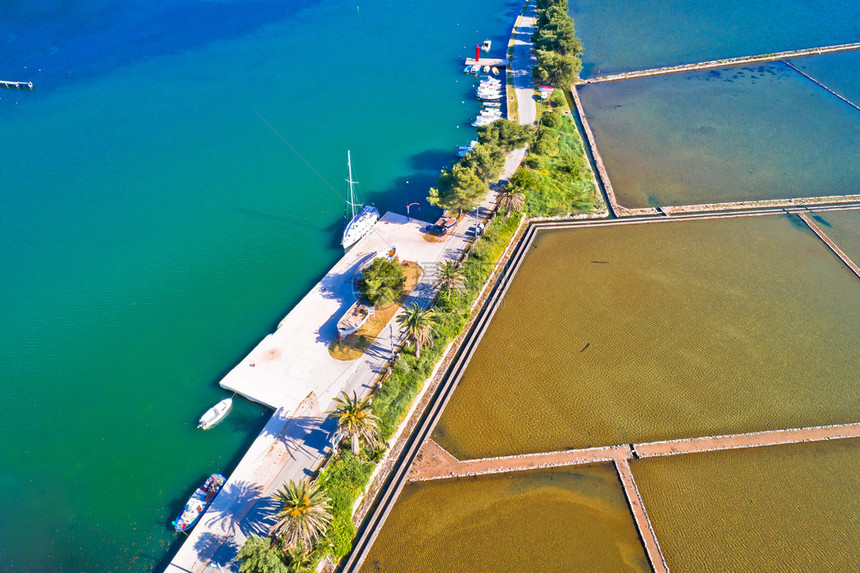 盐矿和绿松港空中观测佩耶萨奇半岛棕榈海滨图片