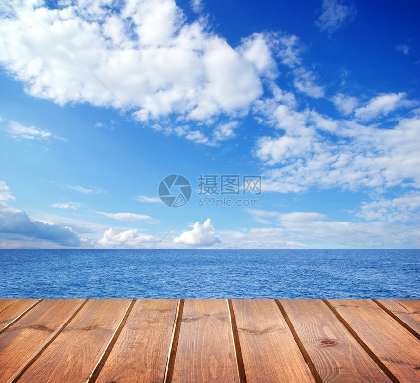 海洋和木制平台图片