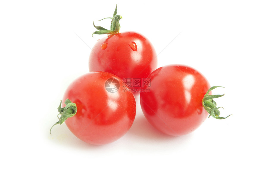 白色背景的新鲜樱桃西红柿图片
