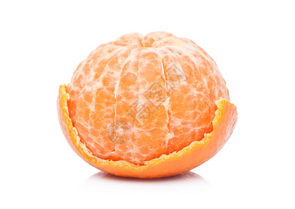白底带剥皮半分的橘子水果图片