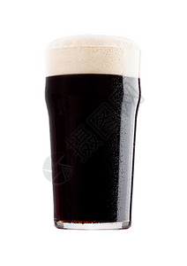 含泡沫和露的黑啤酒白色底面反光背景图片