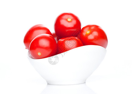 白底碗中的新鲜健康樱桃西红柿图片