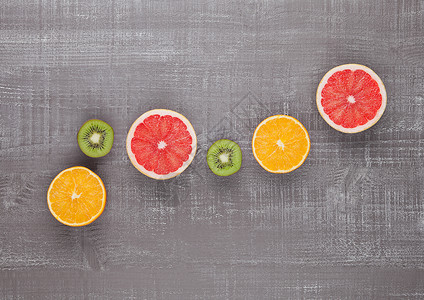 混合果实木本底的橙葡萄果和汁图片