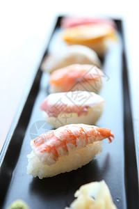 精致的生鱼寿司图片