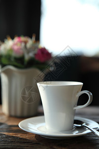 陶瓷杯里的咖啡图片