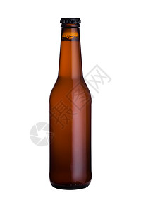 白色背景隔离的黑帽子褐玻璃啤酒瓶背景图片