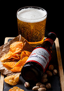 Londukseptmbr26018年一瓶葡萄酒啤高清图片