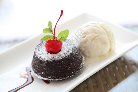 樱桃冰淇淋巧克力熔岩蛋糕加冰淇淋背景