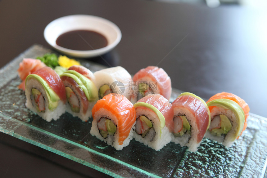 混合寿司卷图片