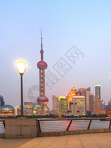 现代上海天线台式电视塔大都市高清图片素材