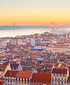 日落时Lisbon的天线空中视图图片