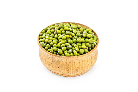 白底孤立的木碗中绿扁豆背景图片