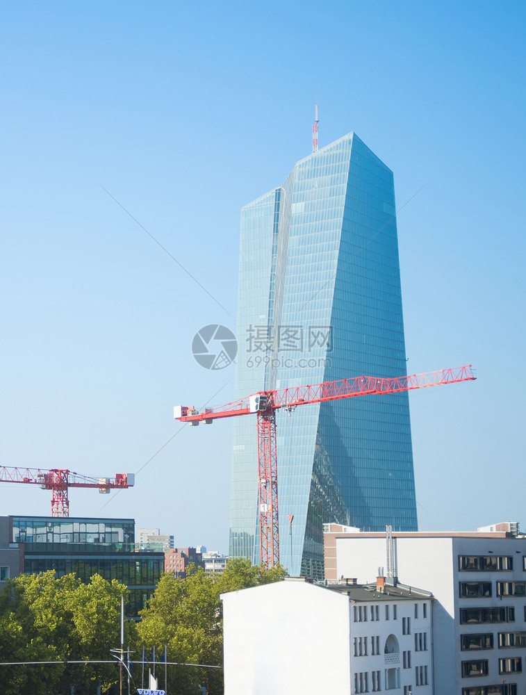 建筑起重机和欧元中央银行大楼图片
