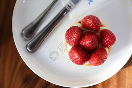 草莓奶酪饼蛋糕甜食品背景图片