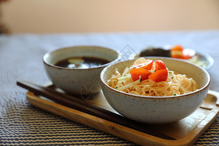 冷面日本食菜风格图片