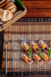 精致的海鲜寿司摆盘图片