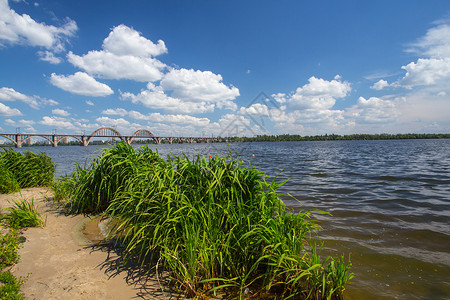 dniproetvsk拱桥横跨dniepr河图片