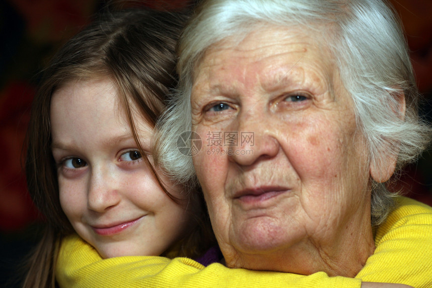 外祖母和孙女的肖像图片