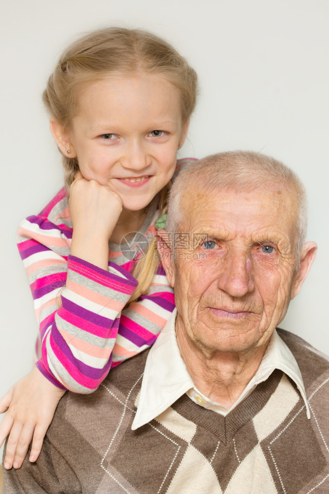 孙女和祖父的肖像图片