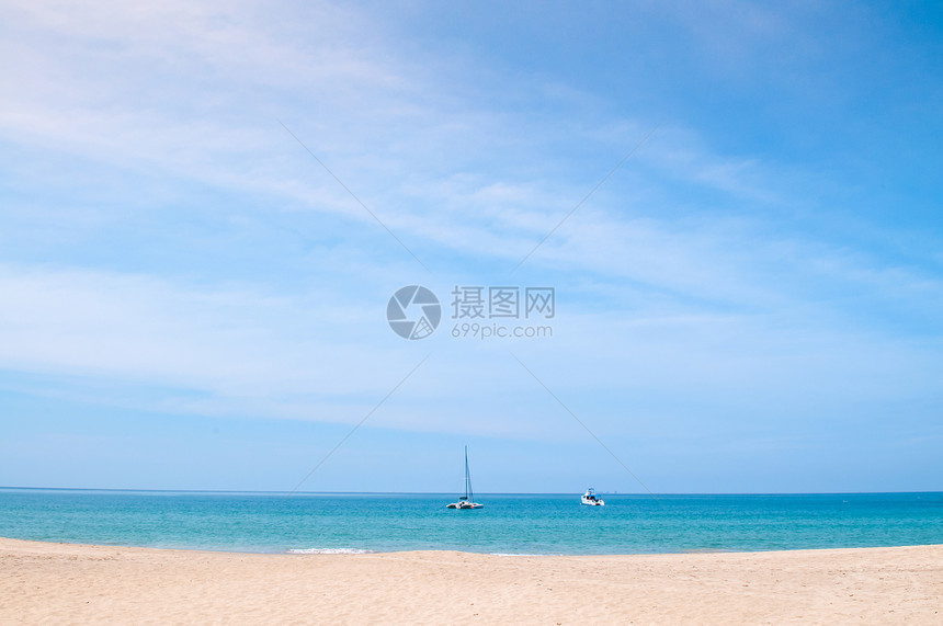 2014年3月8日204年月8日在Bakntig海滩的夏天在白沙滩上清蓝天空的白沙滩上旅游欧洲人图片