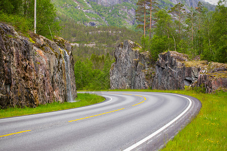 在挪威诸山公路上北的诸山公路上图片