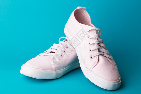 粉色运动鞋图片