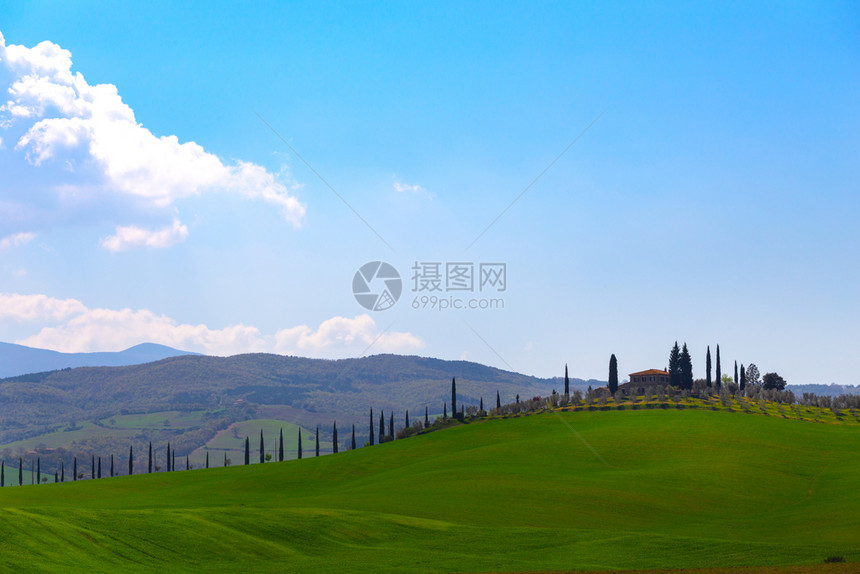 阳光明媚的天有古老房子和西波斯风景图片