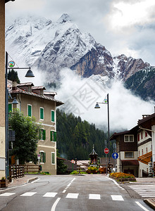意大利小城镇Canzei的街道图片