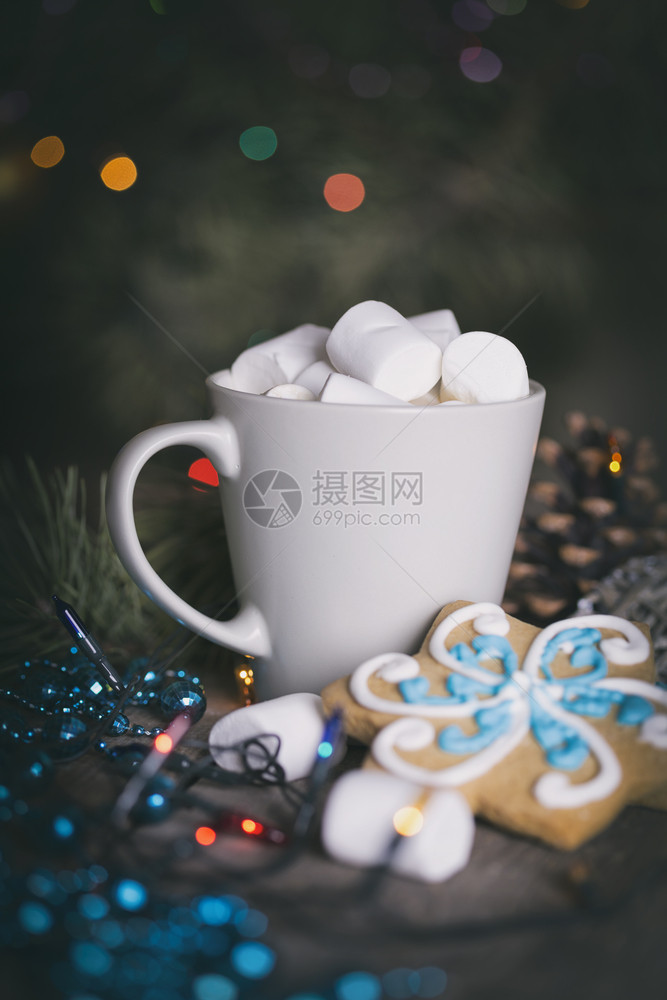 新年贺卡咖啡和棉花糖姜饼圣诞节装饰图片