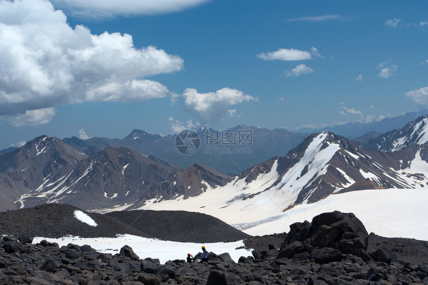 冰和高山天空蓝云图片