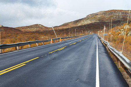 诺维吉山的道路图片