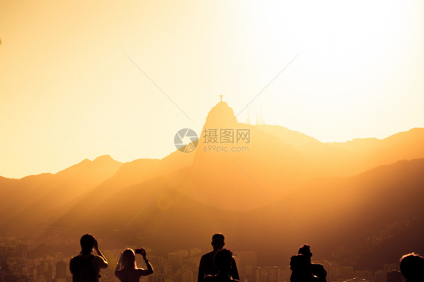 在日落时的背景下图片