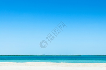 清空的白沙滩绿蓝海亚斯岛明光照耀下的自然景观天线高清图片
