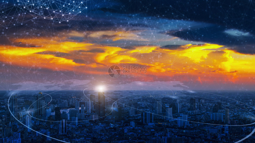 日出时的城市景色与天上的世界连接线条标连接技术概念图片