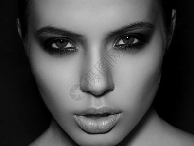 美丽女模特的烟熏妆容背景图片