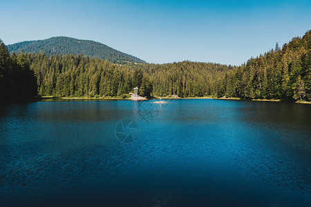 喀尔巴阡山脉的湖协同乌拉茵图片