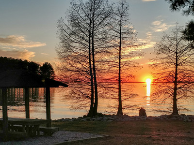日落时南卡罗利纳的蒙蒂切水库公园高清图片素材