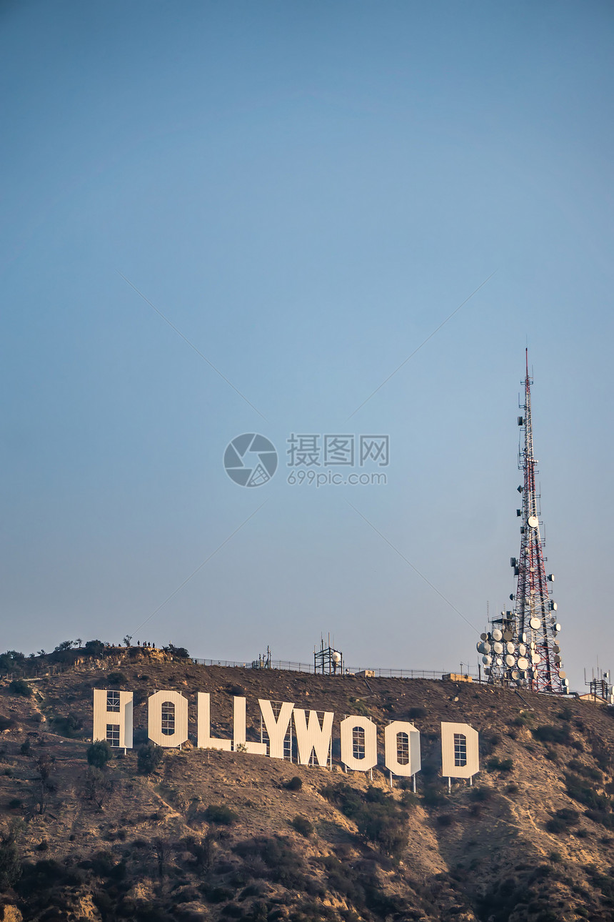 远处山上著名的好莱坞标志图片
